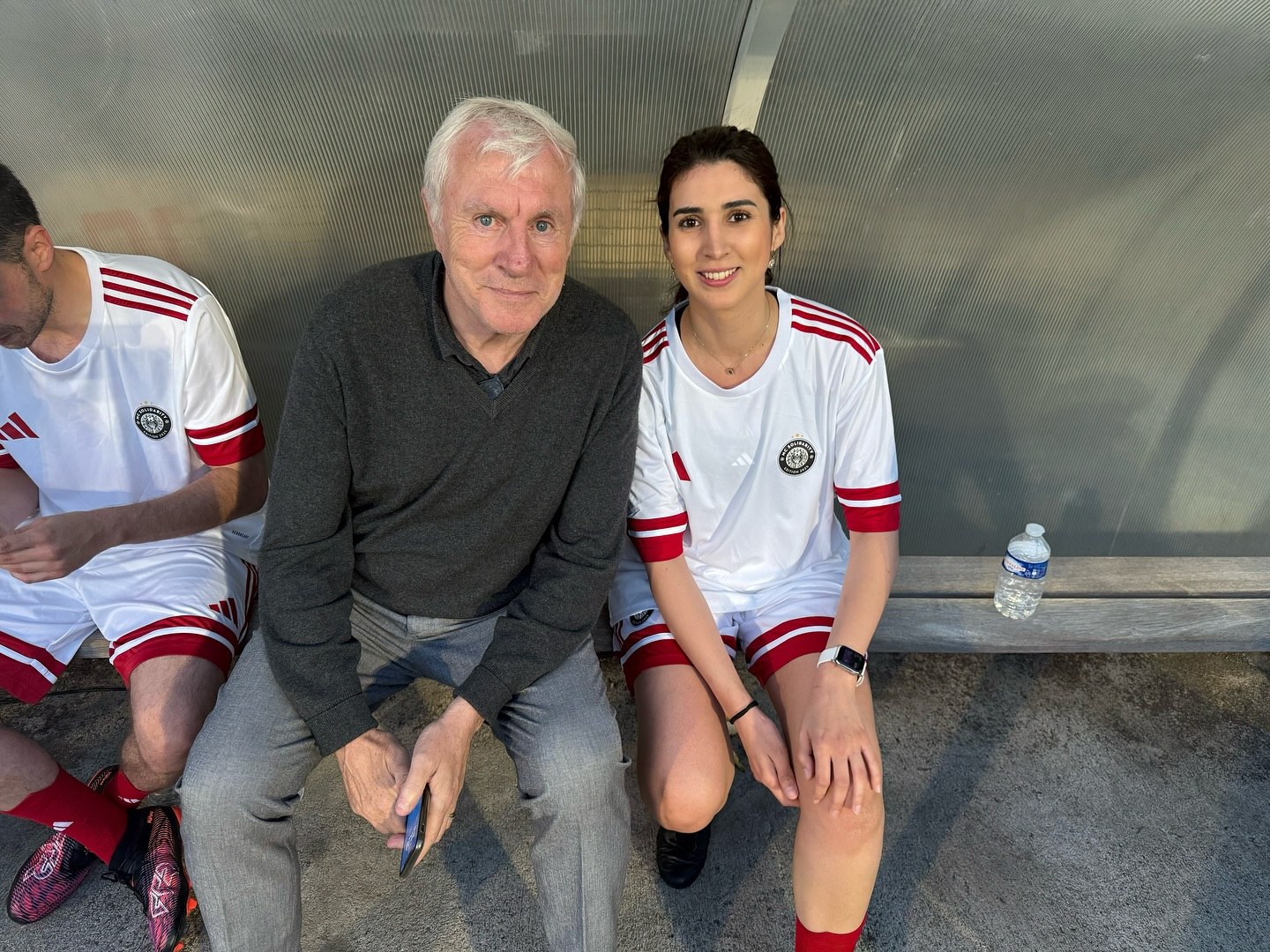 Dounia Mesli sur le banc de touche